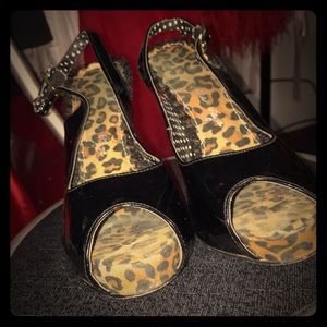 Black Pumps